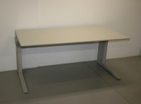 Günstiger, gebrauchter Werndl Schreibtisch.